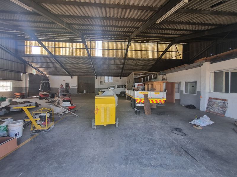 400m2 Industrial Warehouse To Let in Brackenfell Industrial@ R36 000.00 excluding VAT - Photo 3