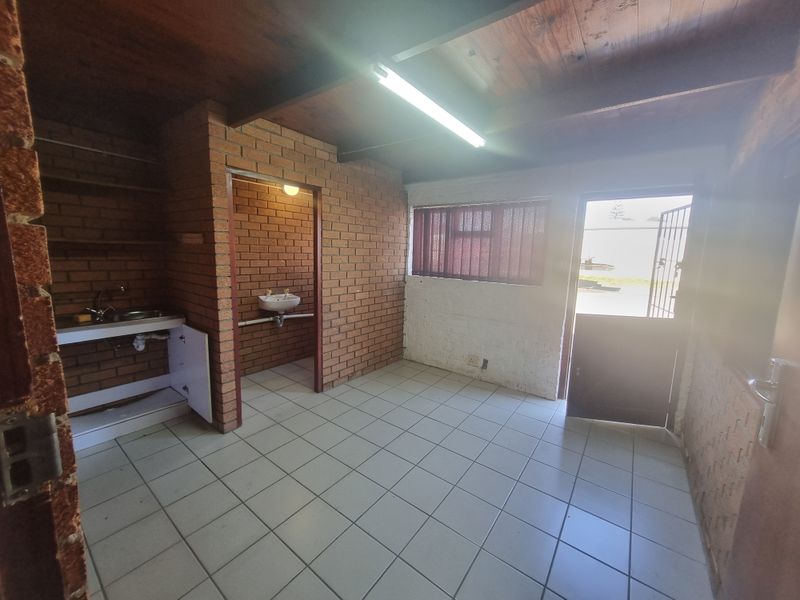 150m2 Industrial Factory Warehouse To Let in Brackenfell Industrial @ R 11 000.00 excluding VAT - Photo 8