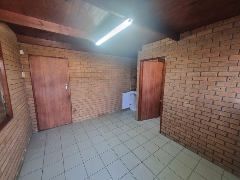 150m2 Industrial Factory Warehouse To Let in Brackenfell Industrial @ R 11 000.00 excluding VAT - Photo 5