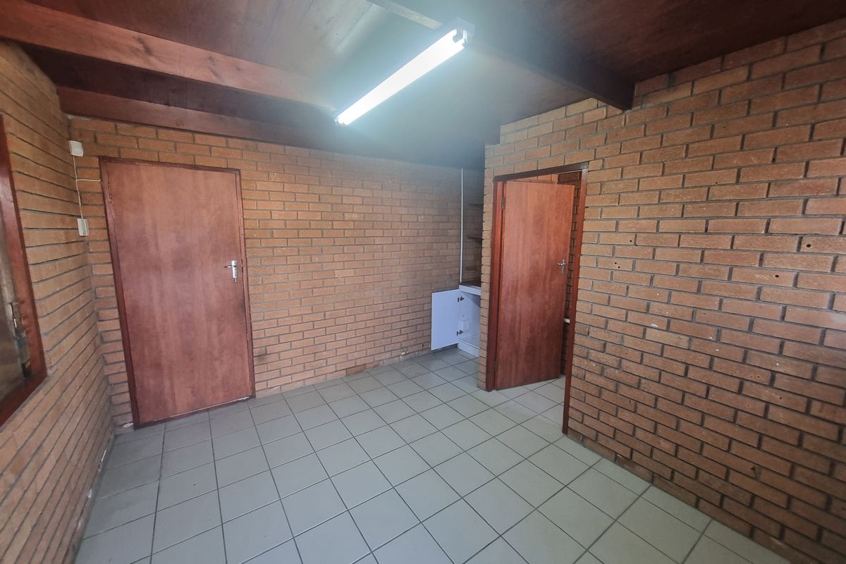 150m2 Industrial Factory Warehouse To Let in Brackenfell Industrial @ R 11 000.00 excluding VAT - Photo 5