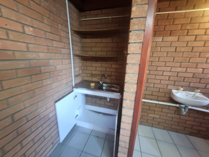 150m2 Industrial Factory Warehouse To Let in Brackenfell Industrial @ R 11 000.00 excluding VAT - Photo 7