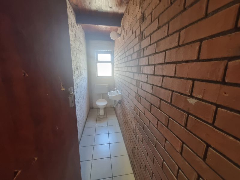 150m2 Industrial Factory Warehouse To Let in Brackenfell Industrial @ R 11 000.00 excluding VAT - Photo 9