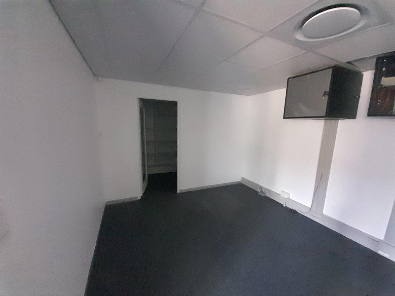 794m2 Industrial Warehouse To Let in the Brackengate Business Park @ R 75 430.00 excluding VAT - Photo 8