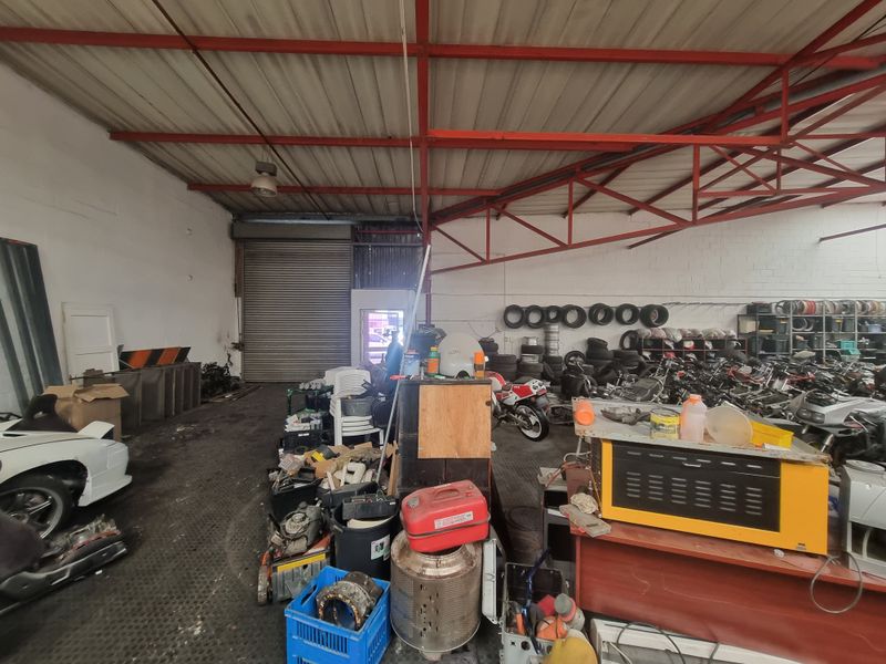 430m2 Industrial Factory Warehouse To Let in Brackenfell @ R 29 500.00  excluding VAT - Photo 3