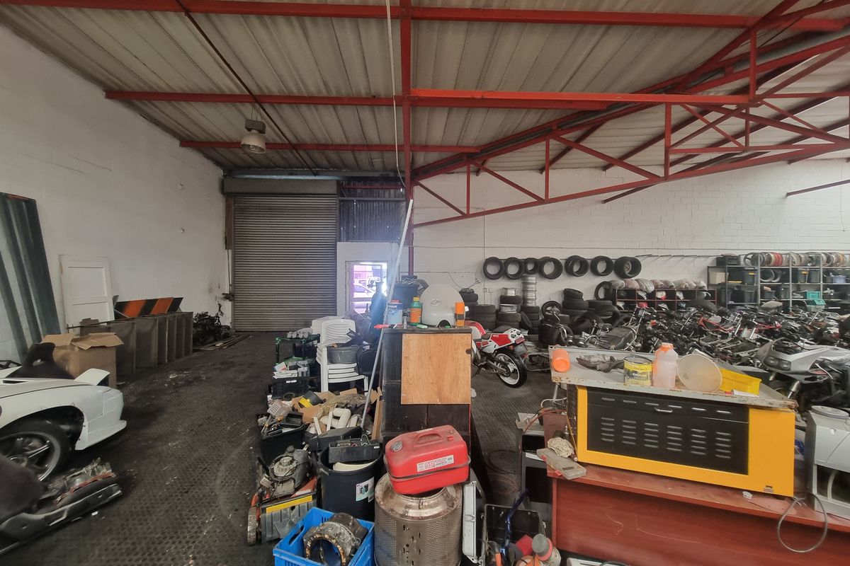 430m2 Industrial Factory Warehouse To Let in Brackenfell @ R 29 500.00  excluding VAT - Photo 3