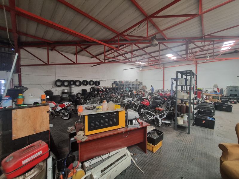 430m2 Industrial Factory Warehouse To Let in Brackenfell @ R 29 500.00  excluding VAT - Photo 4