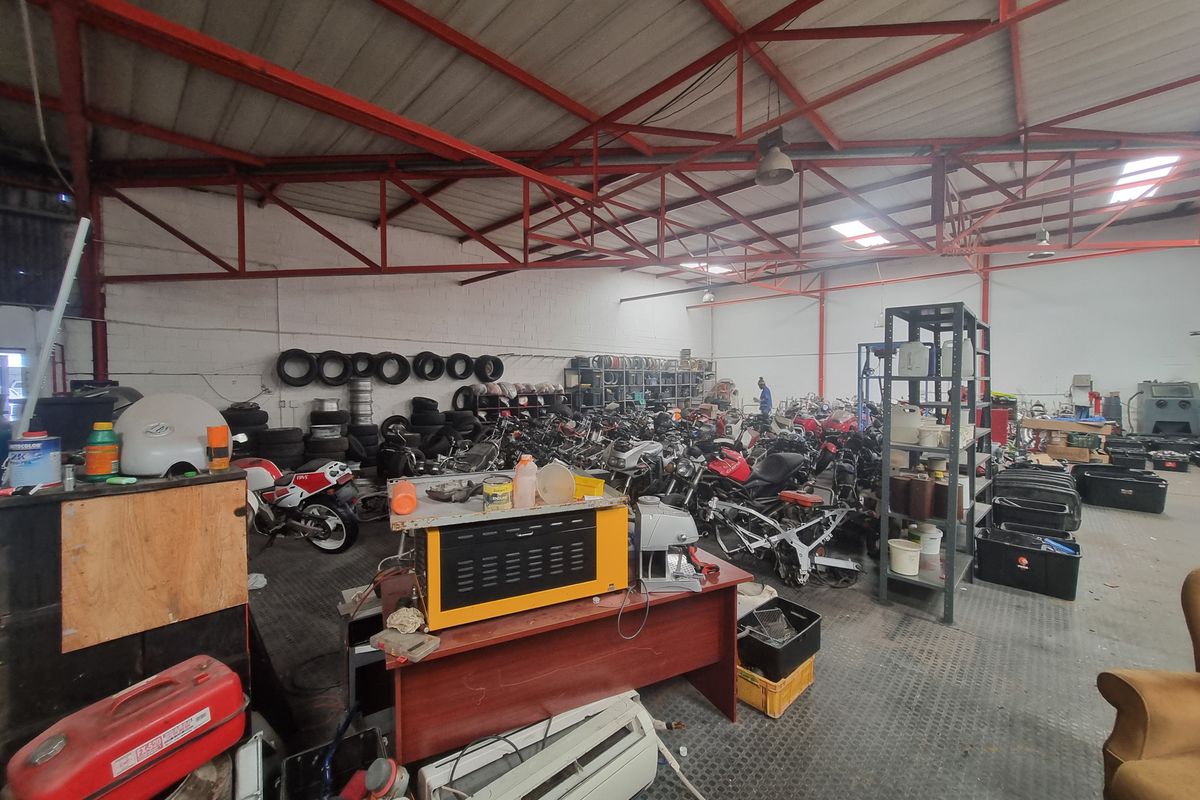 430m2 Industrial Factory Warehouse To Let in Brackenfell @ R 29 500.00  excluding VAT - Photo 4