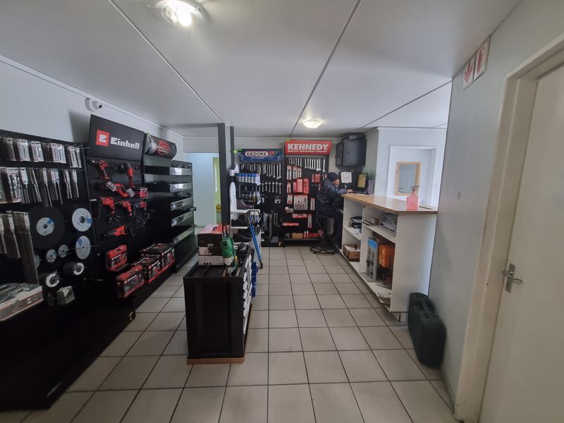 1000m2 Warehouse To Let in Stikland@ R 70 000.00 excluding VAT - Photo 9