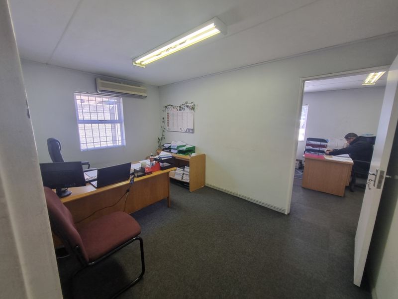 1000m2 Warehouse To Let in Stikland@ R 70 000.00 excluding VAT - Photo 7