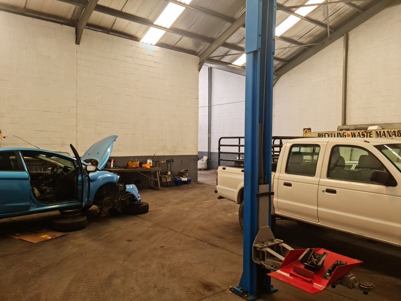 545m2 Factory with Yard To Let in Blackheath Industrial. - Photo 9