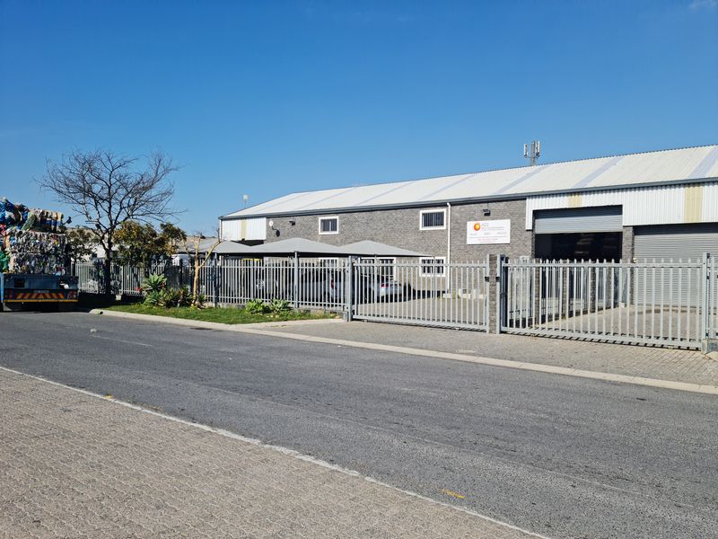 545m2 Factory with Yard To Let in Blackheath Industrial. - Photo 6