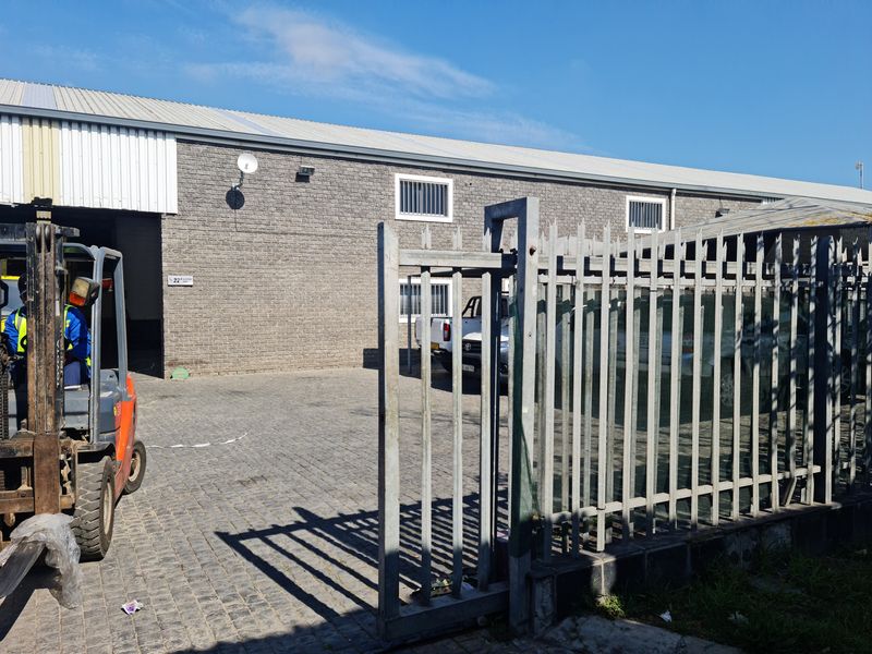 545m2 Factory with Yard To Let in Blackheath Industrial. - Photo 4