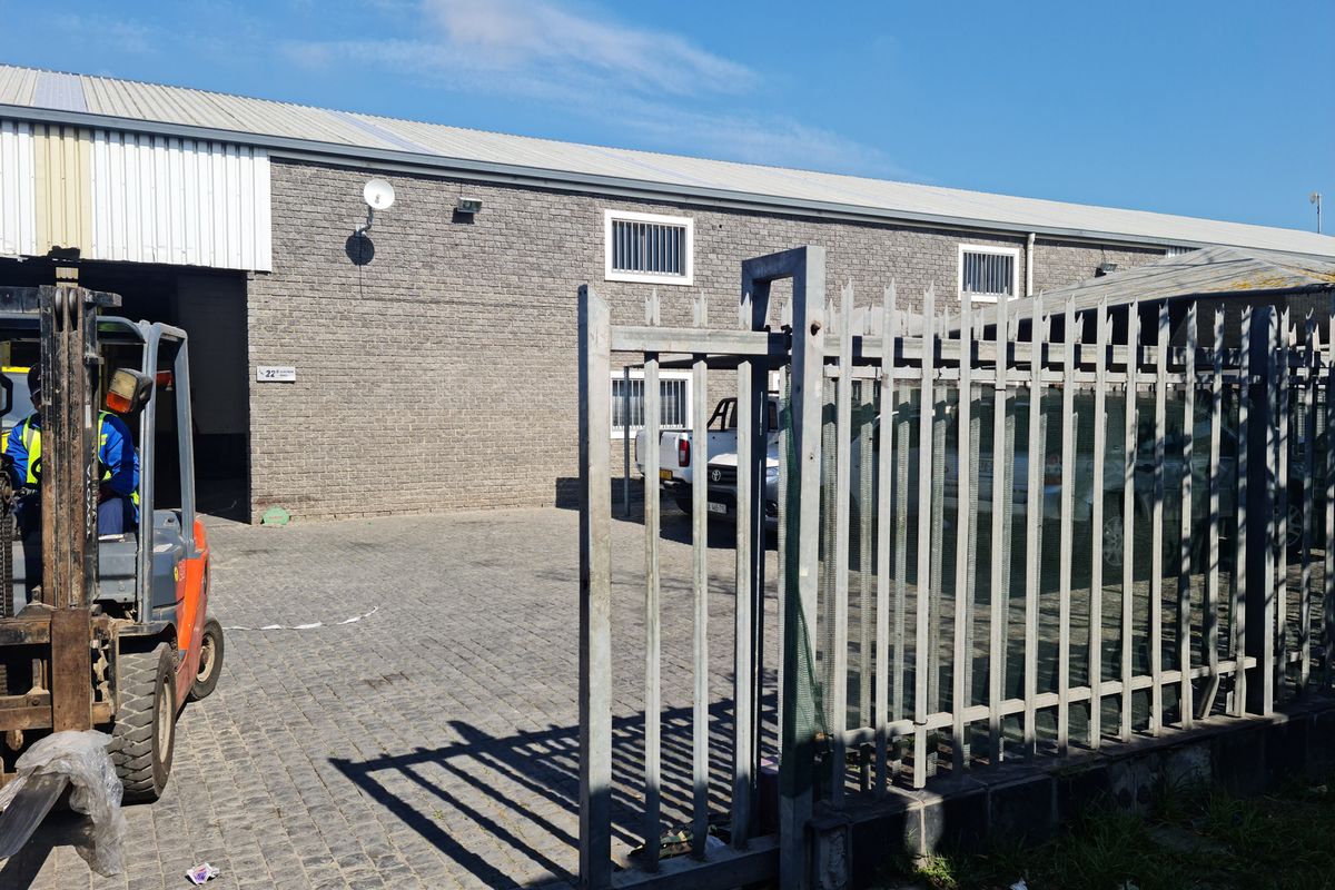 545m2 Factory with Yard To Let in Blackheath Industrial. - Photo 4