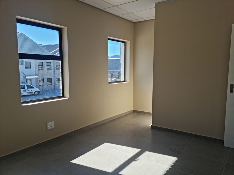 Brand New 333m2 Industrial Warehouse To Let in Firgrove , Somerset West. - Photo 10