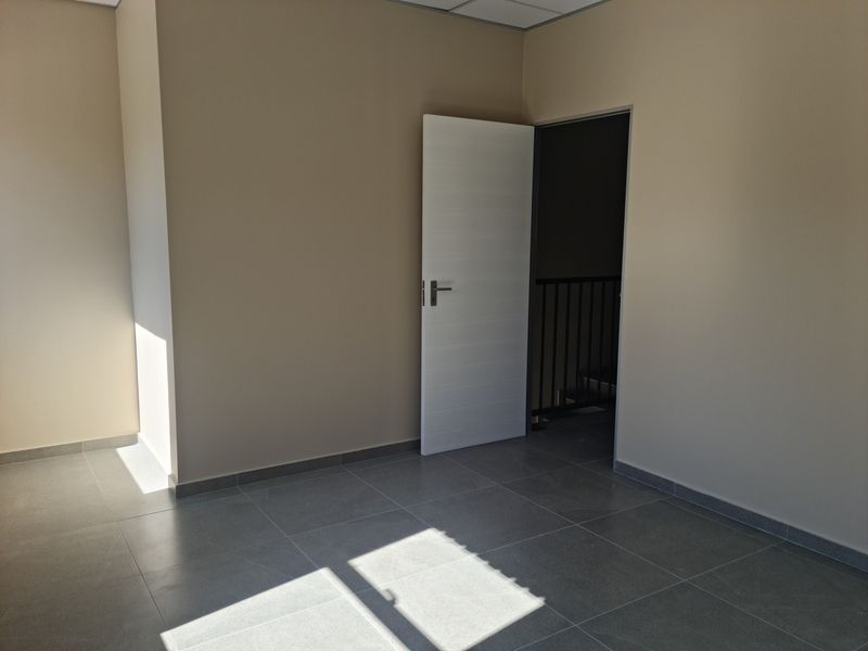 Brand New 333m2 Industrial Warehouse To Let in Firgrove , Somerset West. - Photo 9