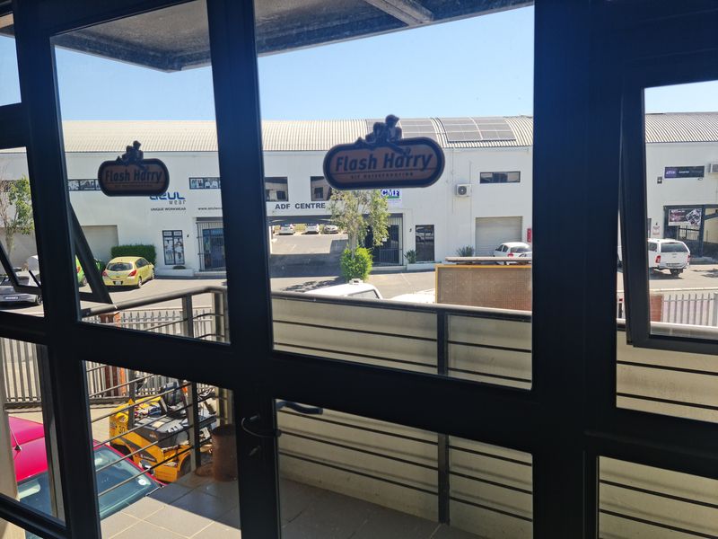 370m2 Warehouse To Let in Saxenburg Park , Blackheath. - Photo 10