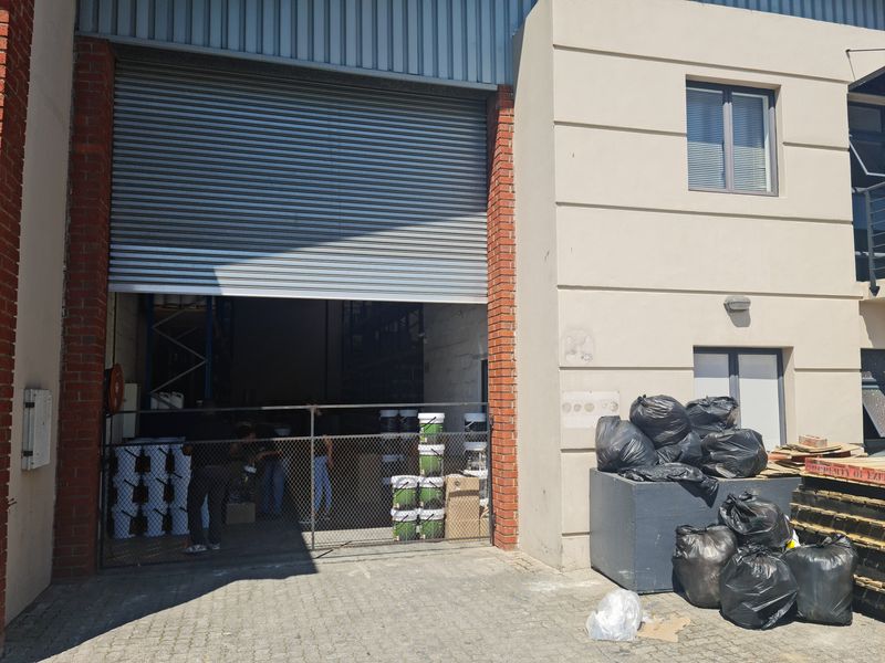 370m2 Warehouse To Let in Saxenburg Park , Blackheath. - Photo 4