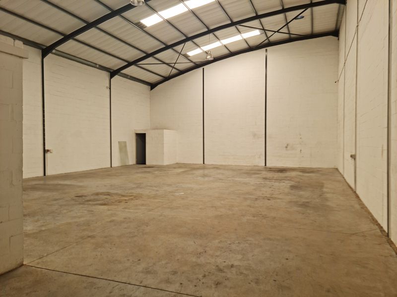 361m2 Industrial Warehouse TO LET in Saxenburg Park, Kuilsriver @ R24000 excluding vat - Photo 9