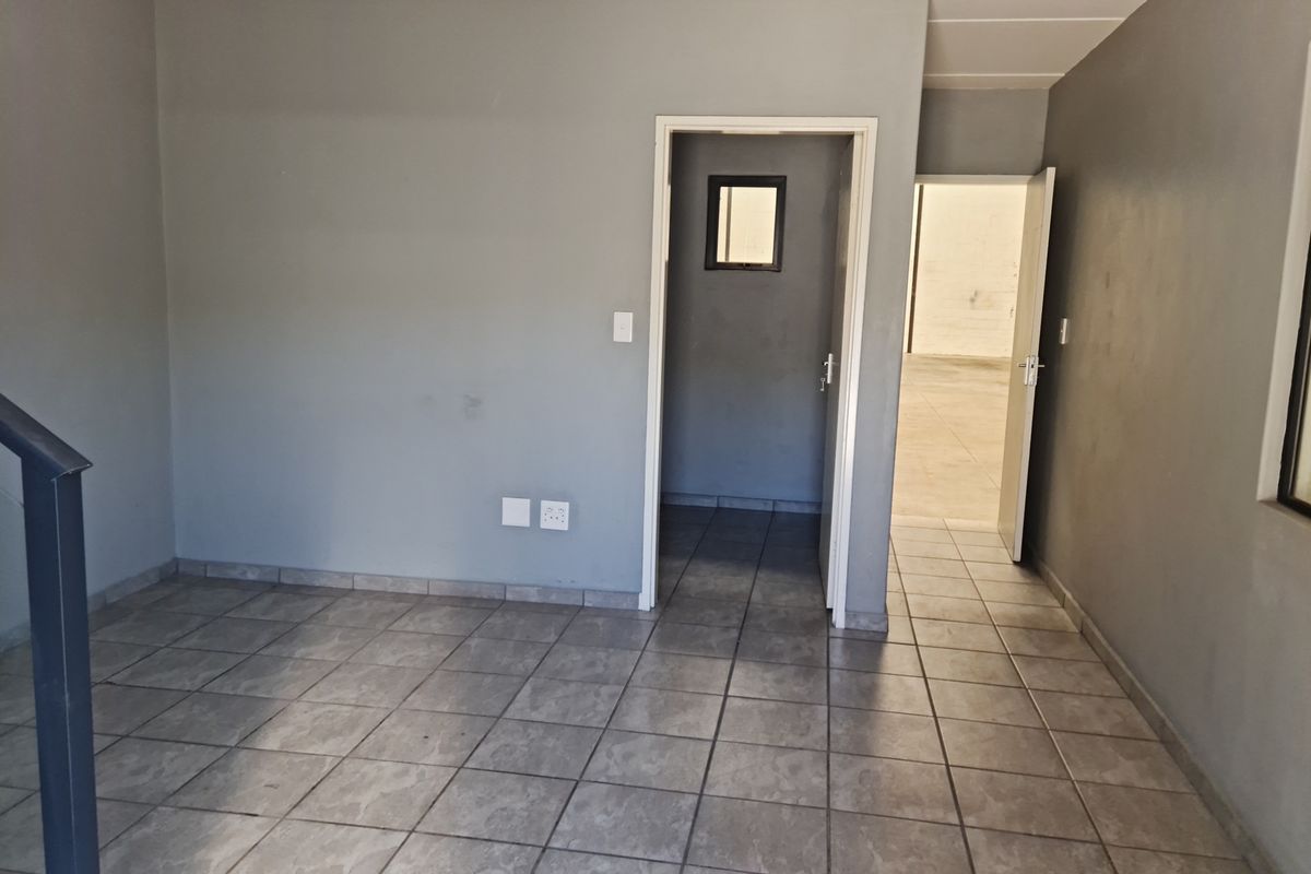361m2 Industrial Warehouse TO LET in Saxenburg Park, Kuilsriver @ R24000 excluding vat - Photo 3