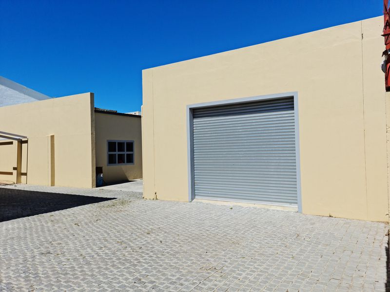 +- 500m2 Industrial Factory with Big Office Component To Let in the Strand. - Photo 6