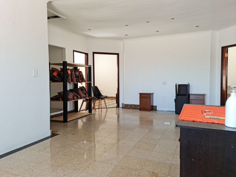 +- 500m2 Industrial Factory with Big Office Component To Let in the Strand. - Photo 9