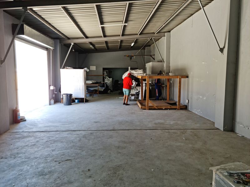 +- 500m2 Industrial Factory with Big Office Component To Let in the Strand. - Photo 4