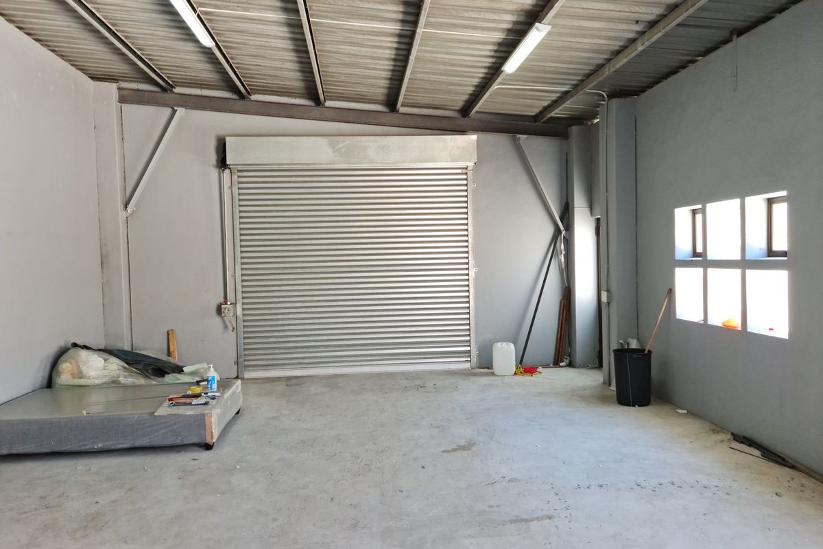 +- 500m2 Industrial Factory with Big Office Component To Let in the Strand. - Photo 2