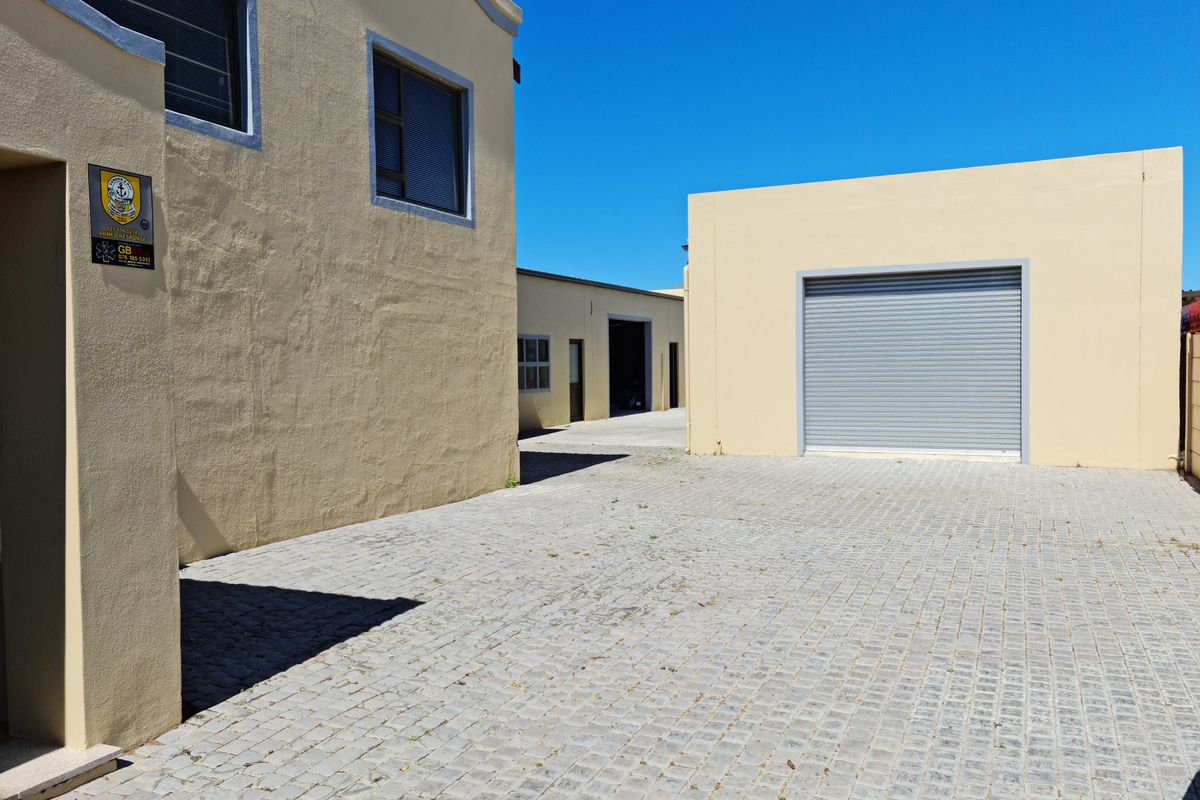 +- 500m2 Industrial Factory with Big Office Component To Let in the Strand. - Photo 5