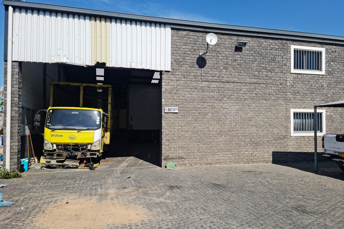 540m2 Factory with Enclosed Yard To Let in Blackheath Industrial. - Photo 3