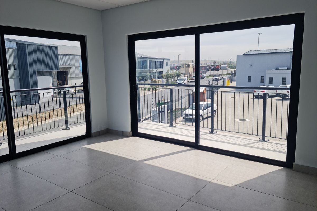 Brand New 591m2 Industrial Warehouse  with 100 Amps To Let in Firgrove , Somerset West. - Photo 2