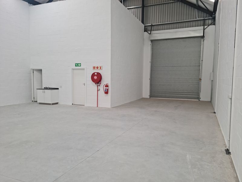 Brand New  210m2 Industrial Warehouse To Let in Firgrove , Somerset West. - Photo 2