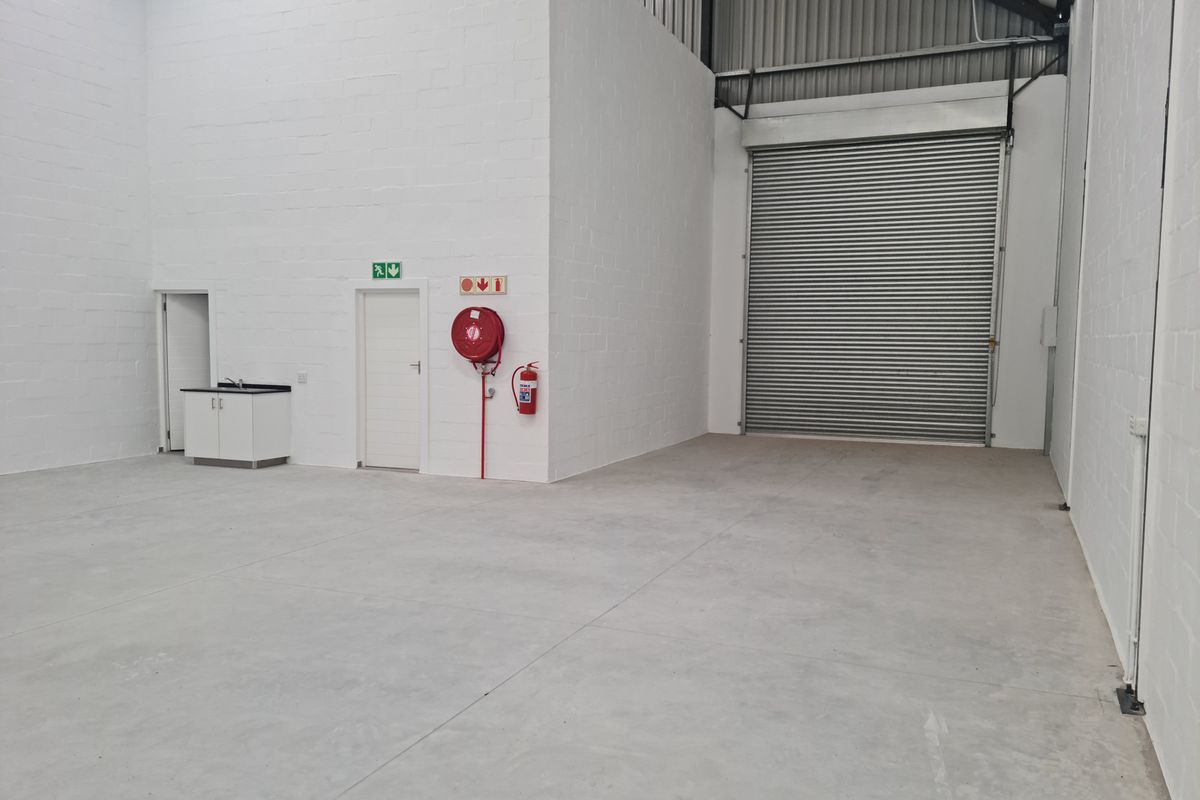 Brand New  210m2 Industrial Warehouse To Let in Firgrove , Somerset West. - Photo 2