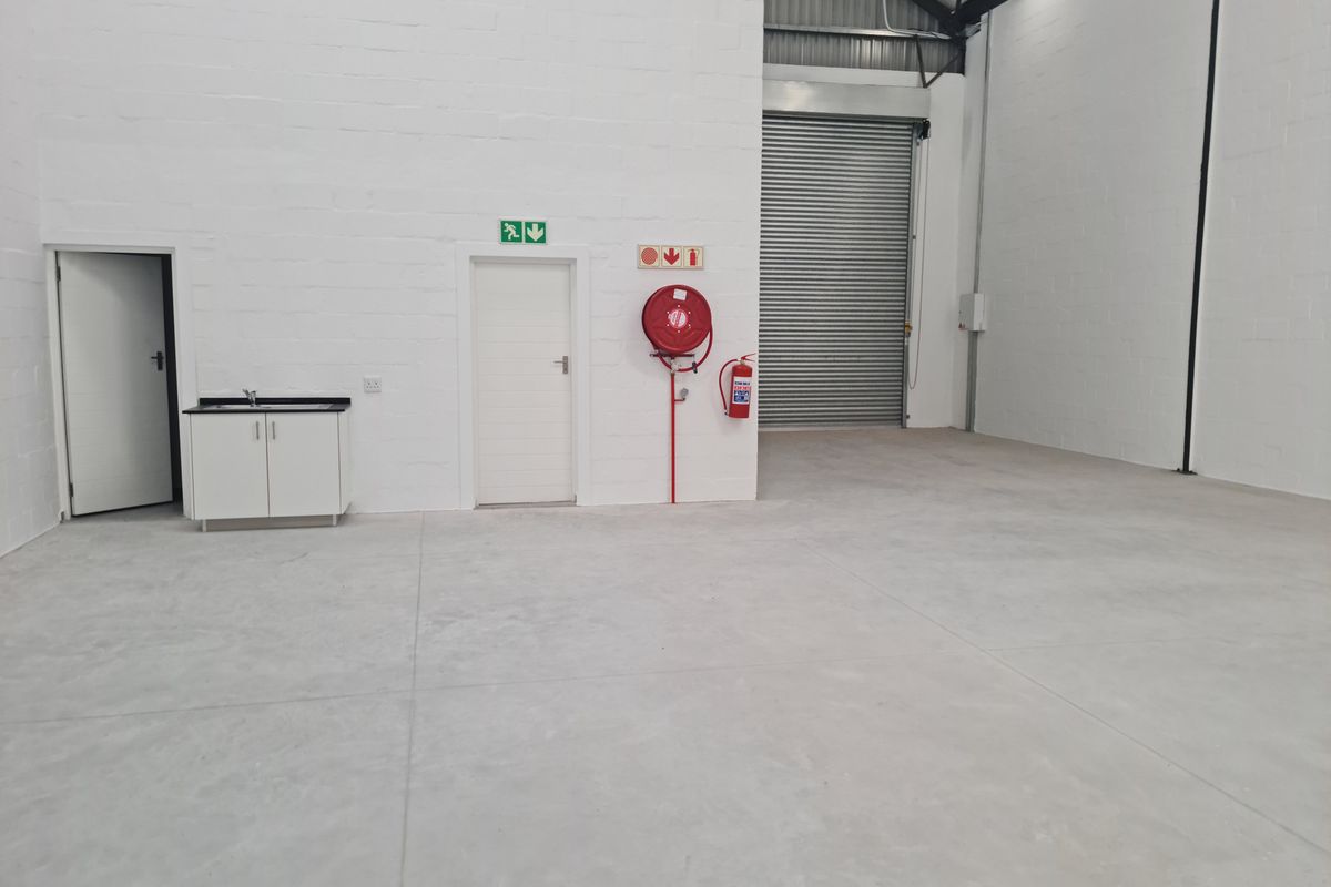 Brand New  210m2 Industrial Warehouse To Let in Firgrove , Somerset West. - Photo 4