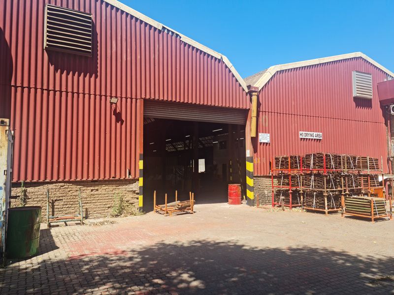 1540m2 Warehouse with 2850m2 paved Yard TO LET  in Blackheath Industrial. - Photo 5