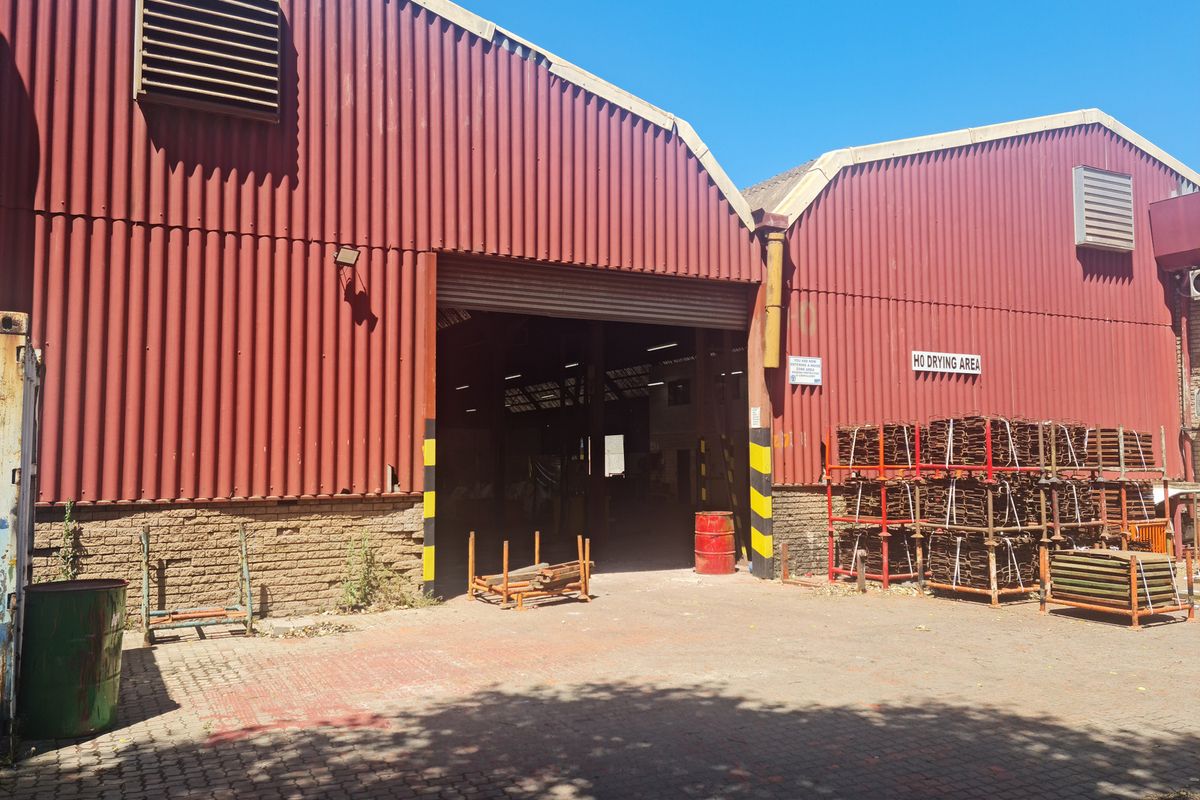 1540m2 Warehouse with 2850m2 paved Yard TO LET  in Blackheath Industrial. - Photo 5