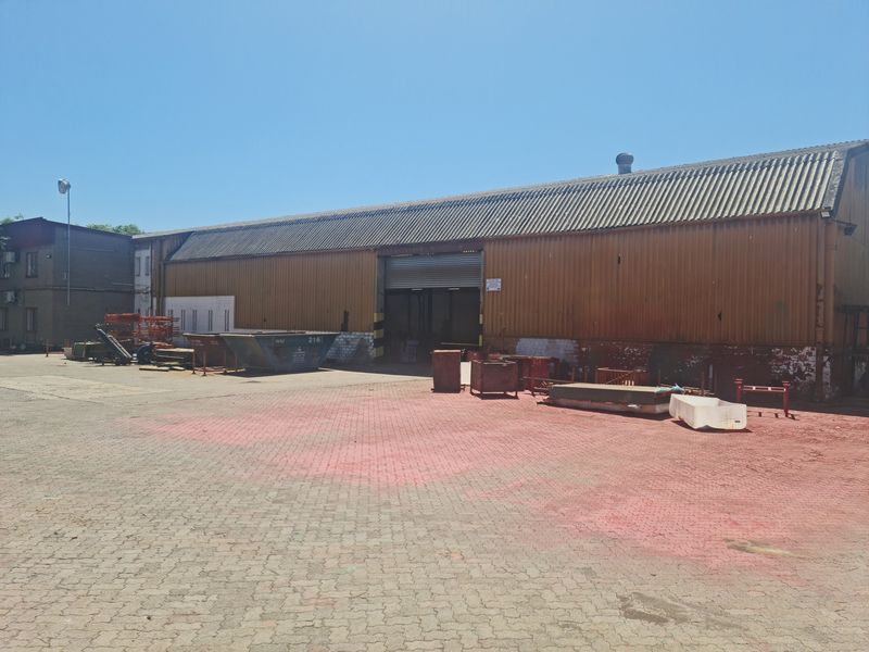 1540m2 Warehouse with 2850m2 paved Yard TO LET  in Blackheath Industrial. - Photo 8
