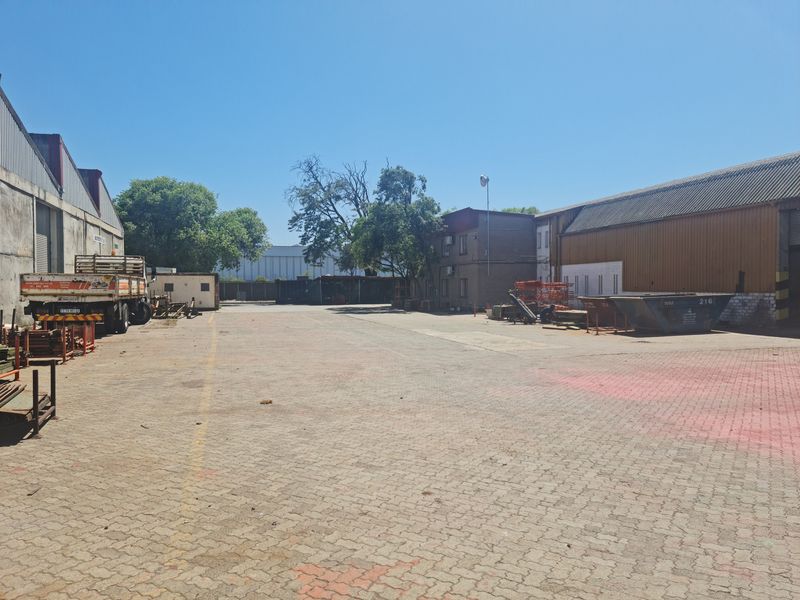 1540m2 Warehouse with 2850m2 paved Yard TO LET  in Blackheath Industrial. - Photo 7