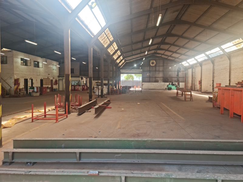 1540m2 Warehouse with 2850m2 paved Yard TO LET  in Blackheath Industrial. - Photo 3