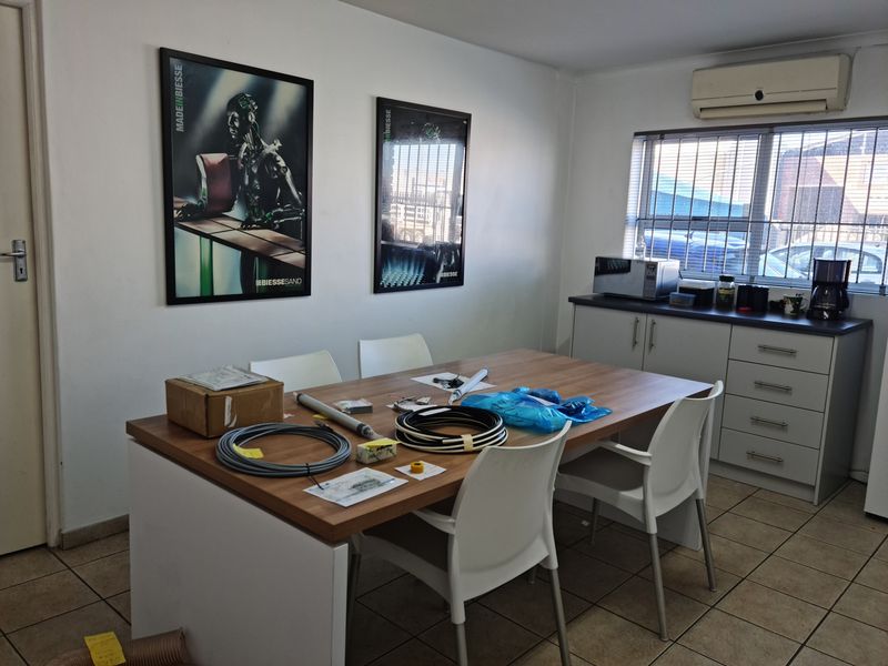 555m2 Warehouse TO LET in Saxenburg Park, Blackheath. - Photo 7