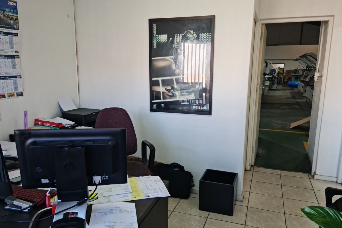 555m2 Warehouse TO LET in Saxenburg Park, Blackheath. - Photo 4