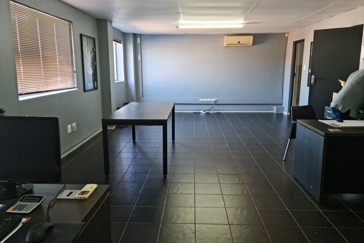 555m2 Warehouse TO LET in Saxenburg Park, Blackheath. - Photo 5