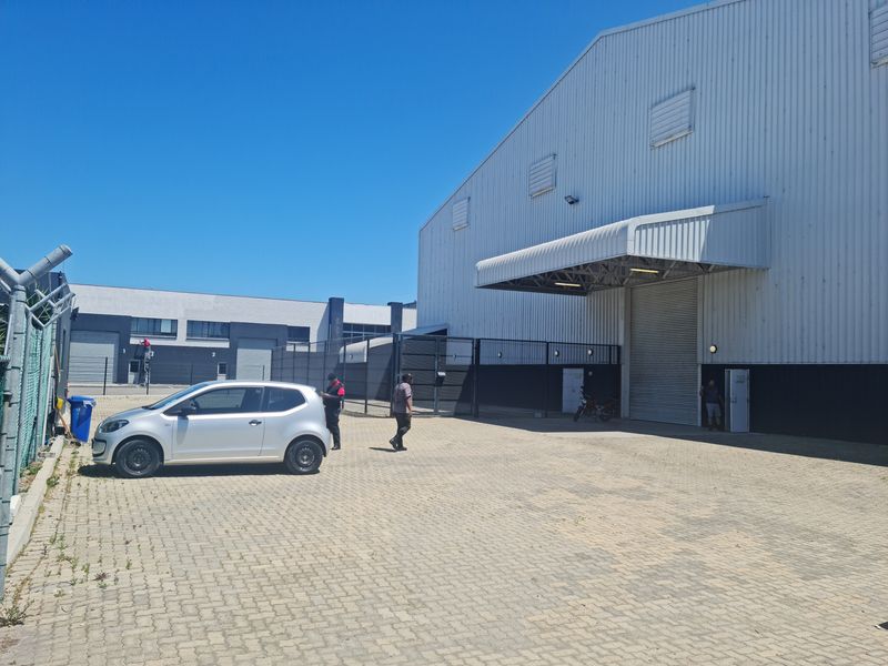 1808m2 Industrial Warehouse To Let in Blackheath. - Photo 10
