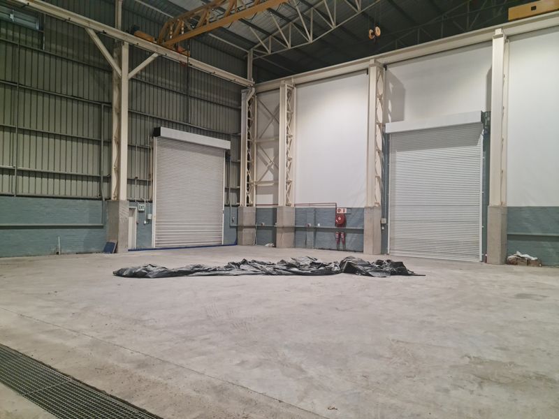 1808m2 Industrial Warehouse To Let in Blackheath. - Photo 5