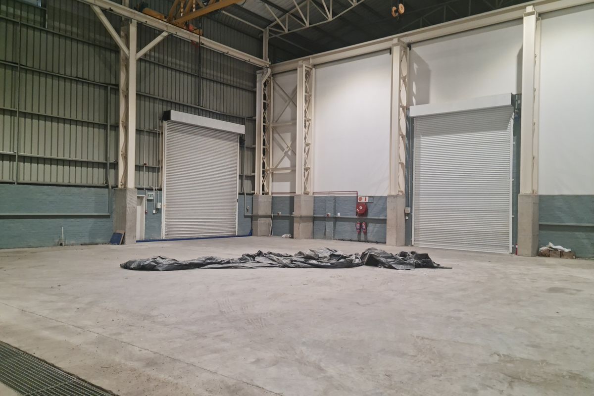 1808m2 Industrial Warehouse To Let in Blackheath. - Photo 5