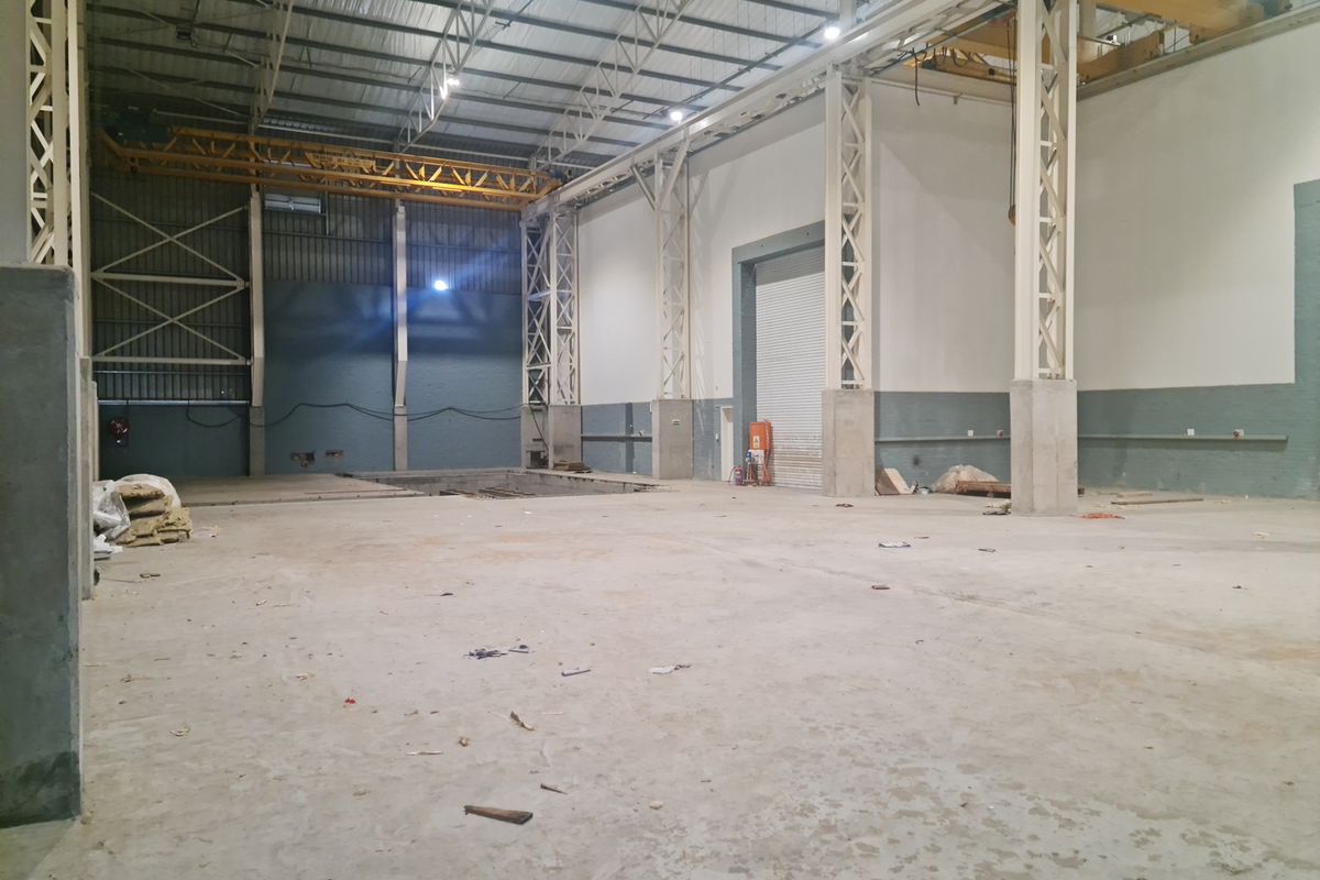 1808m2 Industrial Warehouse To Let in Blackheath. - Photo 3