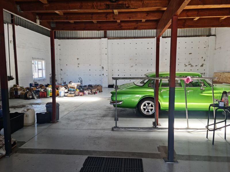 197m2 Industrial Warehouse To Let in the Strand. - Photo 9