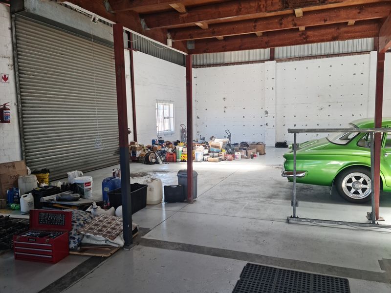 197m2 Industrial Warehouse To Let in the Strand. - Photo 10