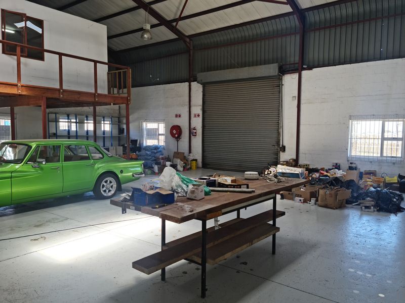 197m2 Industrial Warehouse To Let in the Strand. - Photo 3