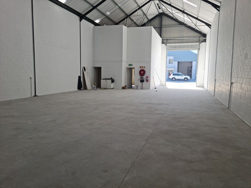 331m2 Industrial Property To Let in Firgrove , Somerset West. - Photo 10