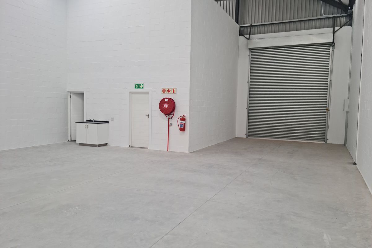 331m2 Industrial Property To Let in Firgrove , Somerset West. - Photo 4